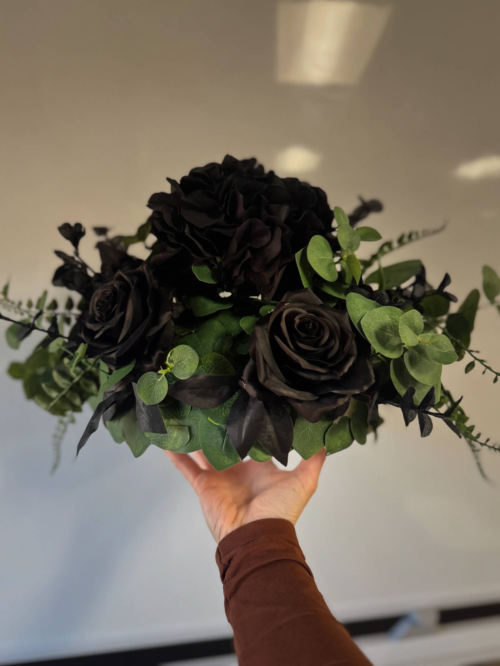 Top floral arrangement on a Black Rose ceremony pillar